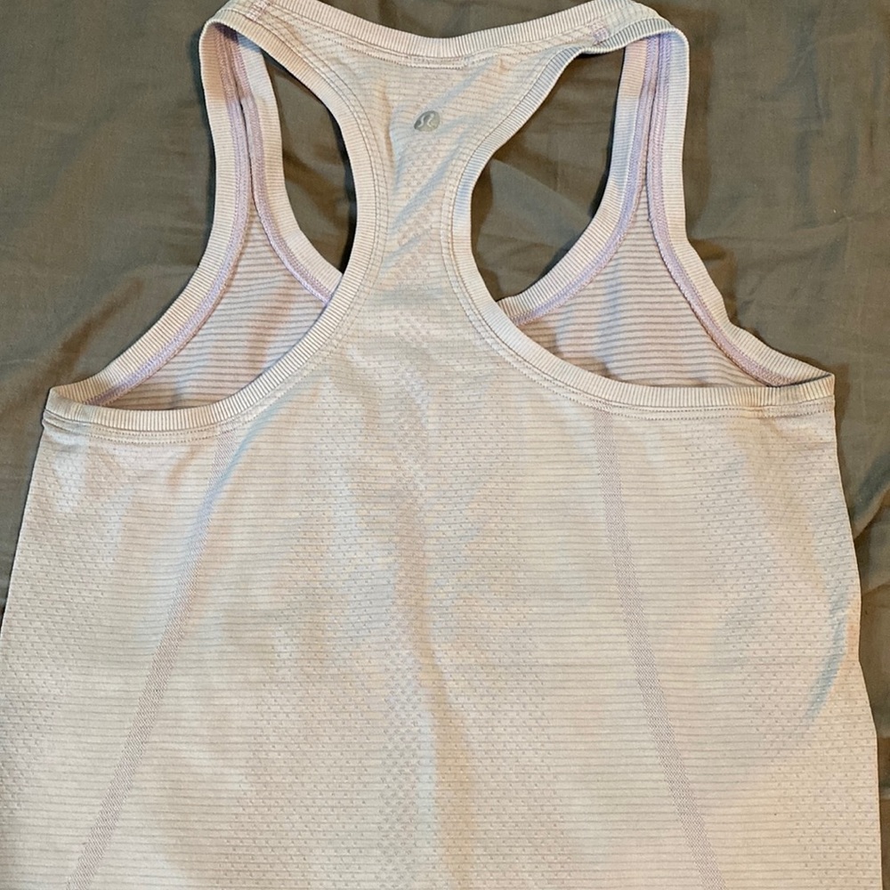 Lululemon swiftly tech tank. Light lavendar size 4